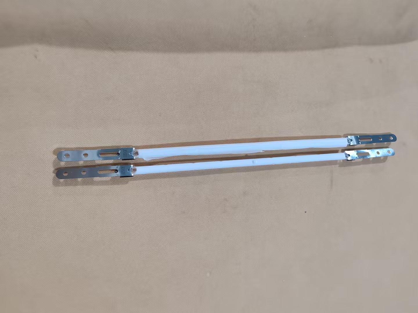 Technical Specifications and Application of the 495mm 235V 2000W White Halogen Heating Lamp